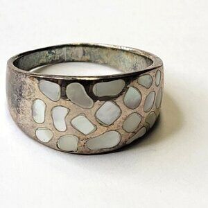 Vintage Silver and Mother of Pearl Ring Size 9